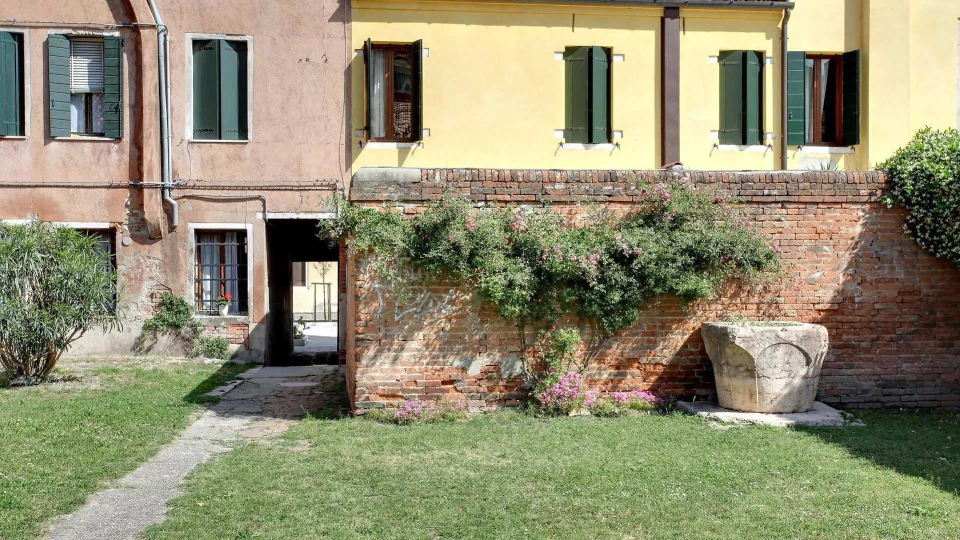 Garden Houses Apartment Venezia